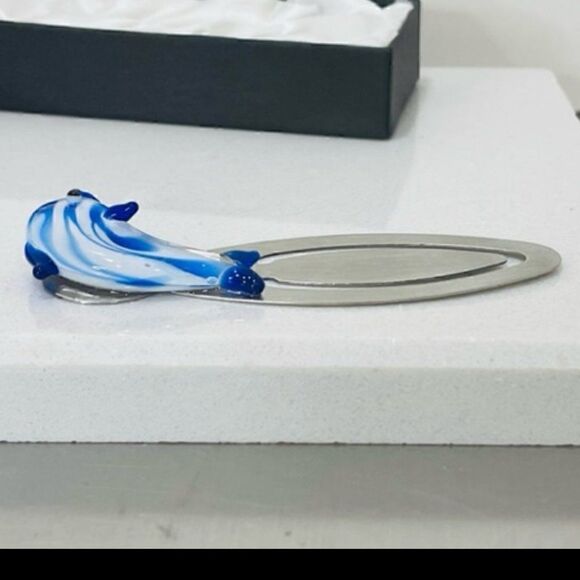 Art glass blue clear dolphin Bookmark New in Box 3.5" tall by 1.5" wide dolphin - Picture 4 of 6